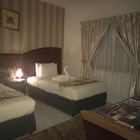 Royal Crown Suites Шарджа Экстерьер фото