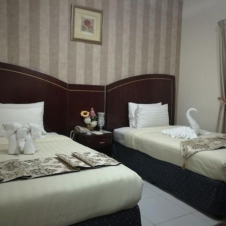 Royal Crown Suites Шарджа Экстерьер фото