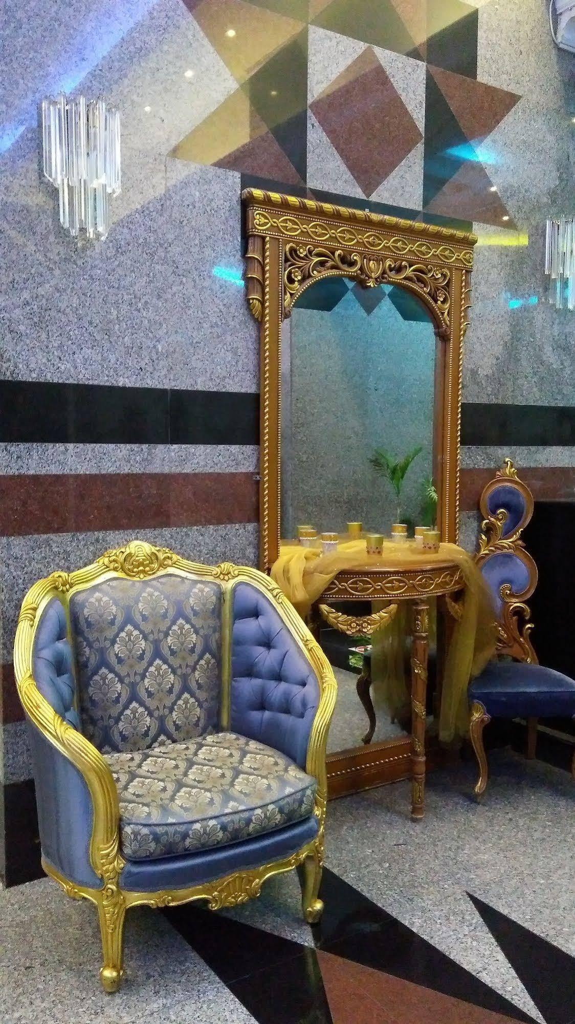 Royal Crown Suites Шарджа Экстерьер фото