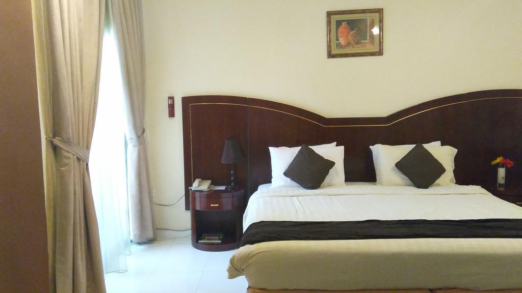 Royal Crown Suites Шарджа Экстерьер фото