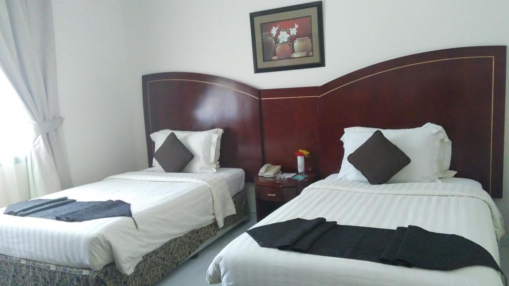 Royal Crown Suites Шарджа Экстерьер фото