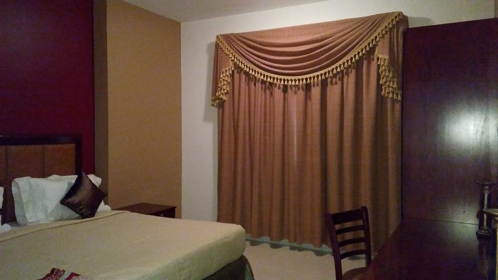 Royal Crown Suites Шарджа Экстерьер фото
