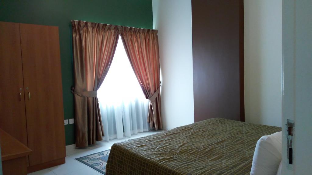 Royal Crown Suites Шарджа Экстерьер фото