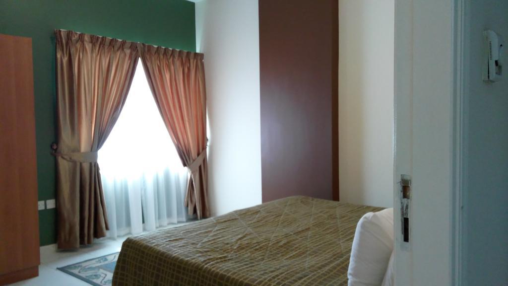 Royal Crown Suites Шарджа Экстерьер фото