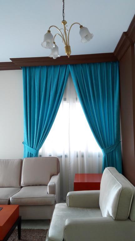 Royal Crown Suites Шарджа Экстерьер фото