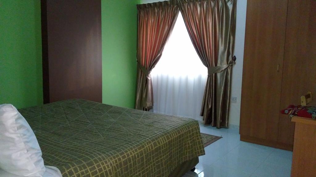 Royal Crown Suites Шарджа Экстерьер фото