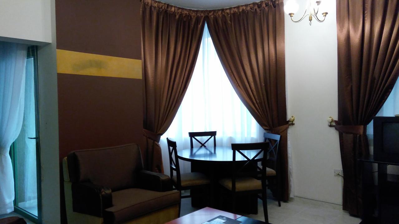 Royal Crown Suites Шарджа Экстерьер фото