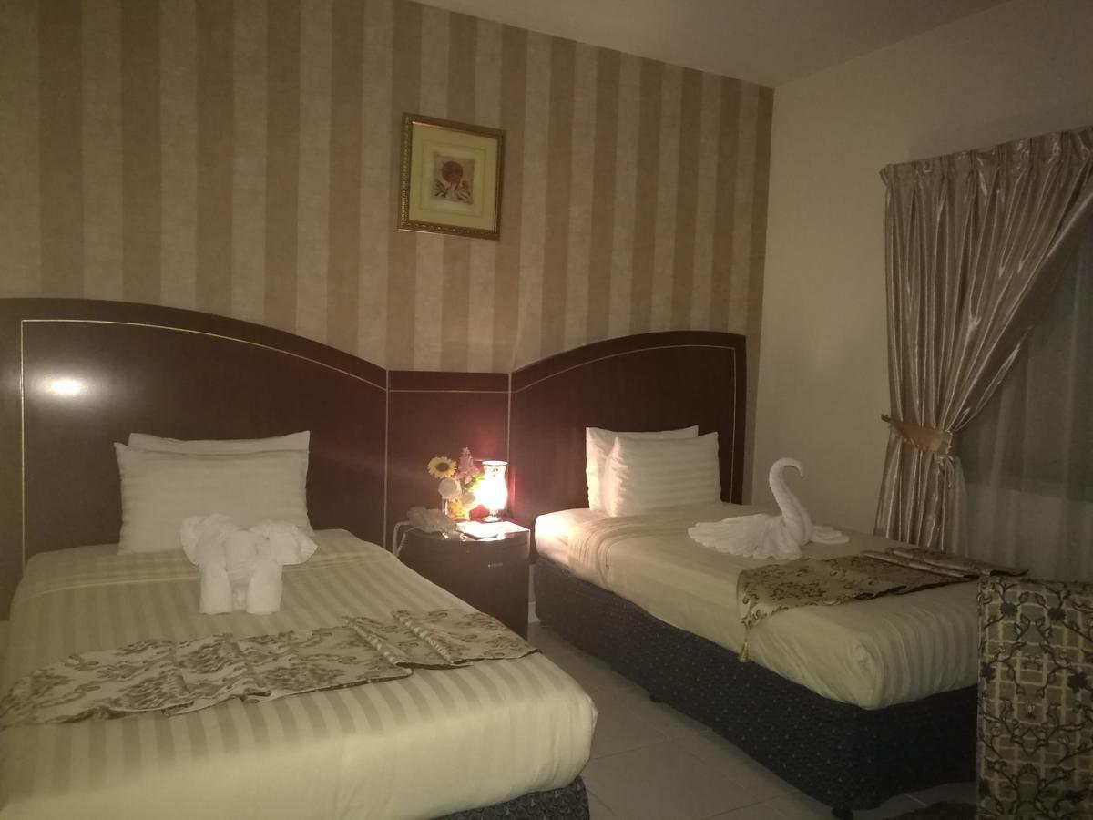 Royal Crown Suites Шарджа Экстерьер фото